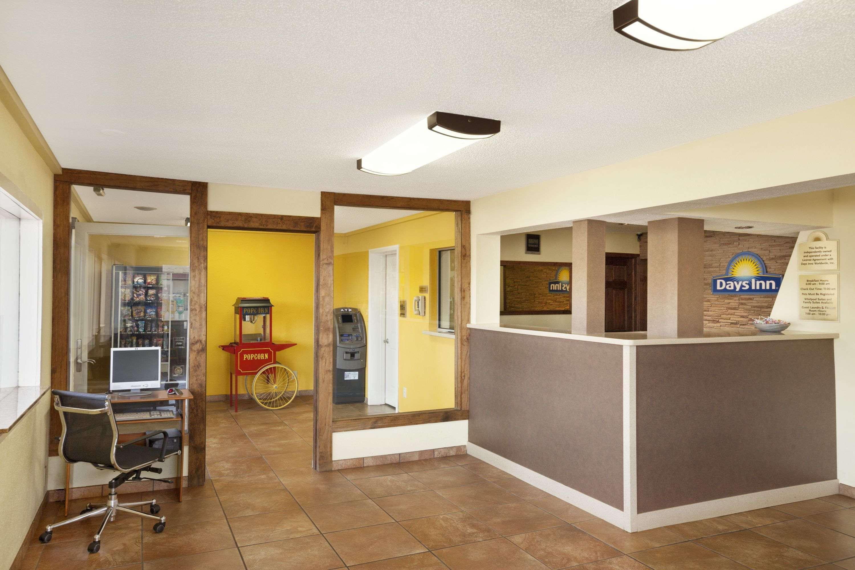 Days Inn By Wyndham Champaign/Urbana Екстер'єр фото