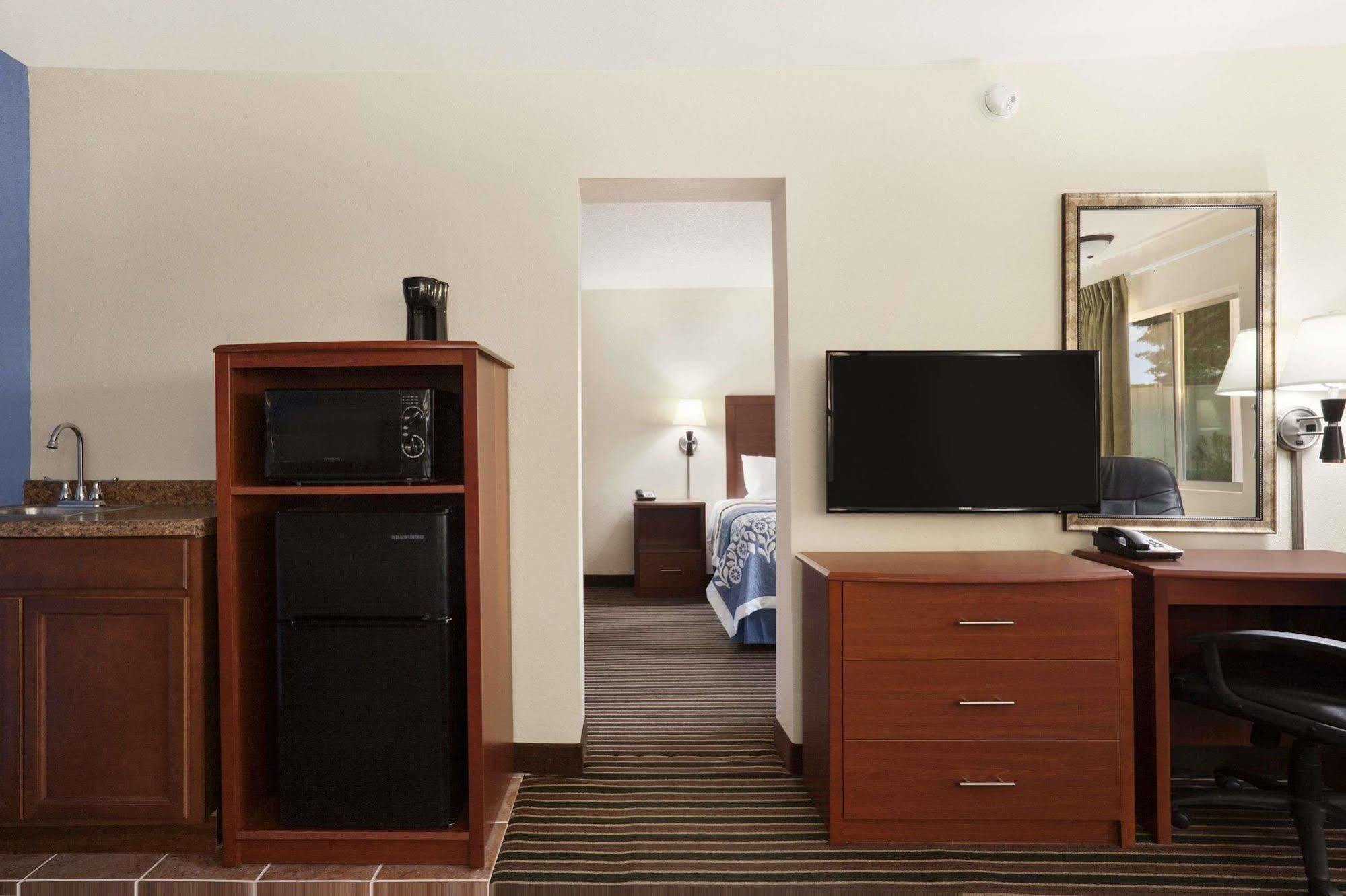 Days Inn By Wyndham Champaign/Urbana Екстер'єр фото